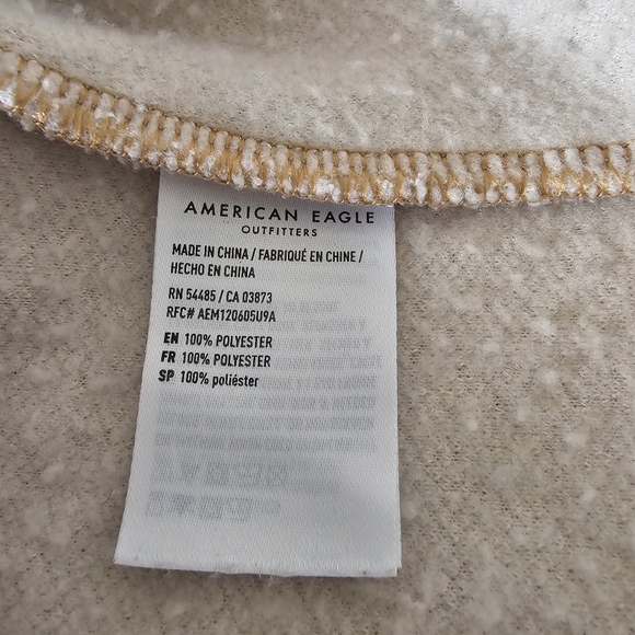 American Eagle AEO cream pullover sweater raw hem women's Size Medium fuzzy - Picture 7 of 8